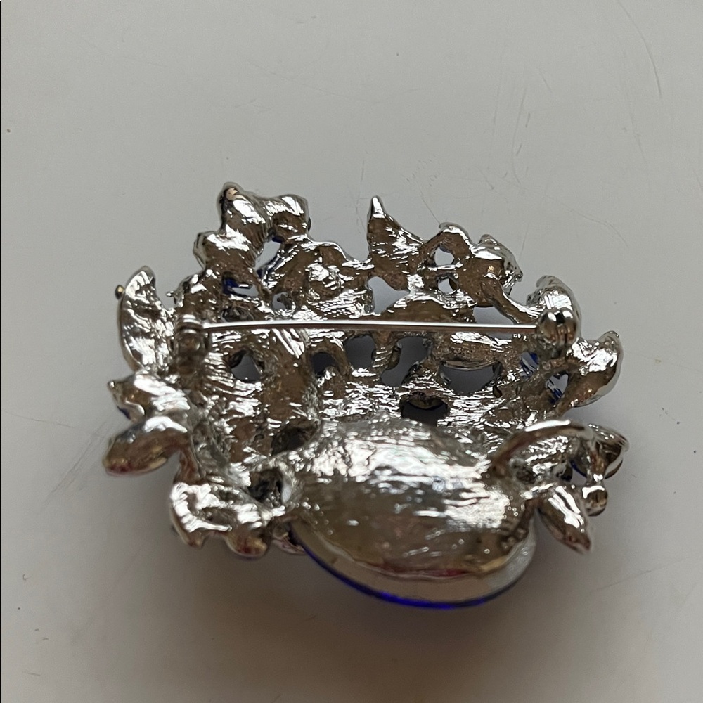 Sapphire Blue Floral Brooch - Picture 2 of 3